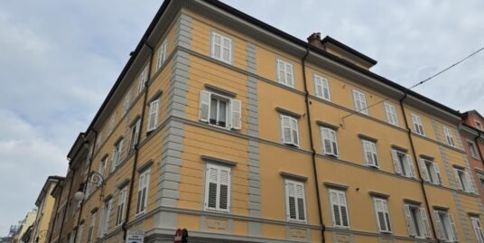 Borgo Teresiano top floor two-level with parking space – Trieste